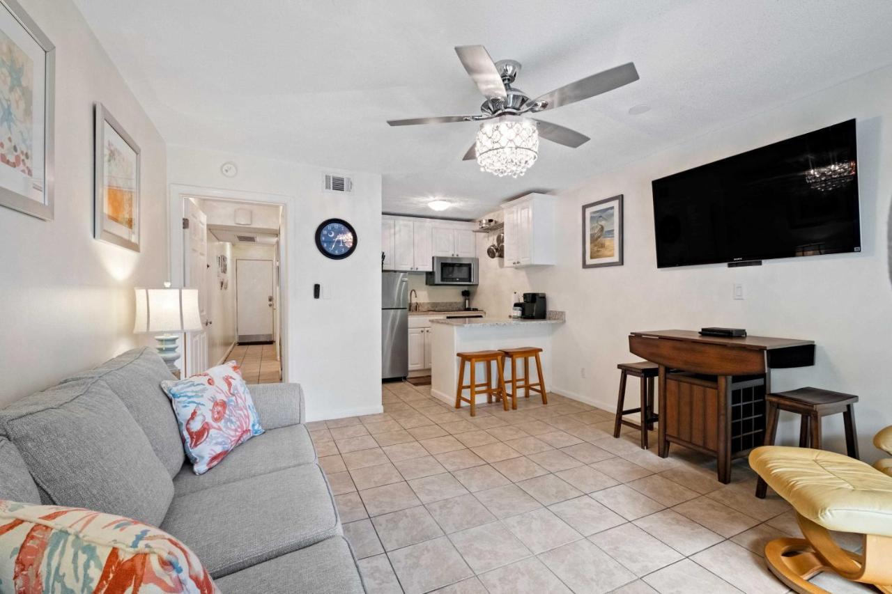 Walk To Beach Resort Condo In Hilton Head! هيلتون رئيس جزيرة المظهر الخارجي الصورة