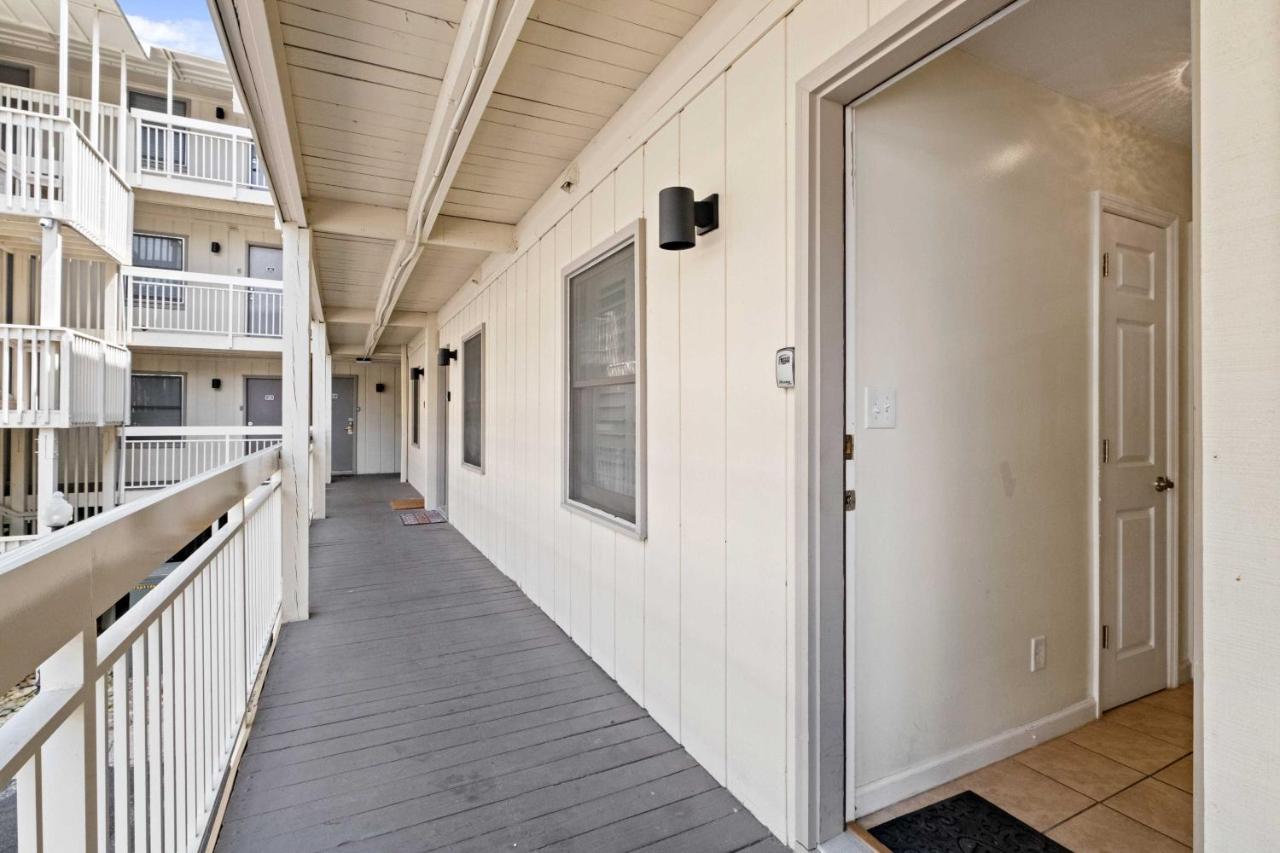 Walk To Beach Resort Condo In Hilton Head! هيلتون رئيس جزيرة المظهر الخارجي الصورة